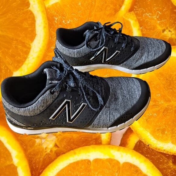 New Balance® Women's 577 v4 Cush+Cross Training Athletic Sneakers Size 7.5 - Picture 1 of 9